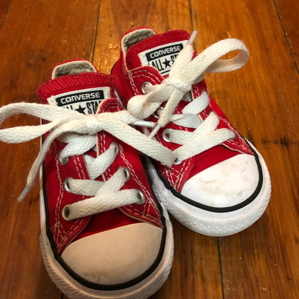 Red converse.